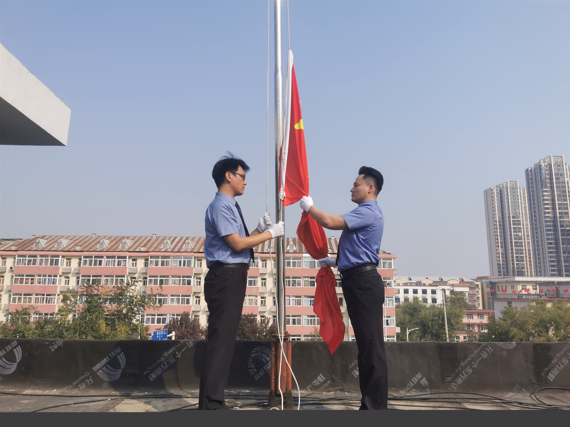 喜迎二十大礼赞新时代——365sf.cn_365bet官网是多少_365被限制了让提款人民检察院举行升国旗仪式